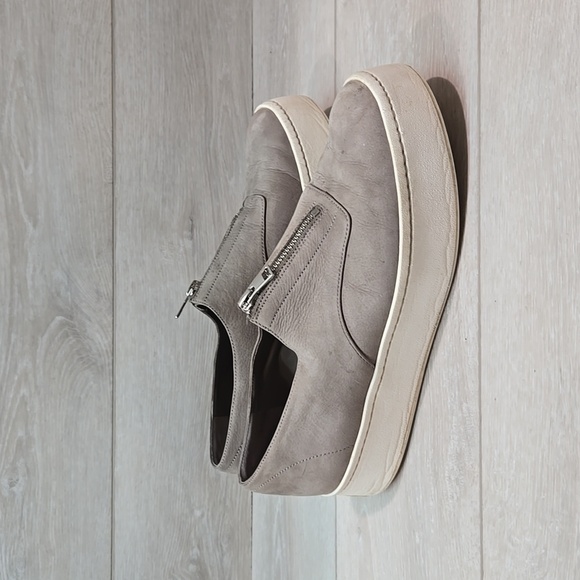 Vince Women Leather Platform Zip front Sneakers shoes sz 8.5M